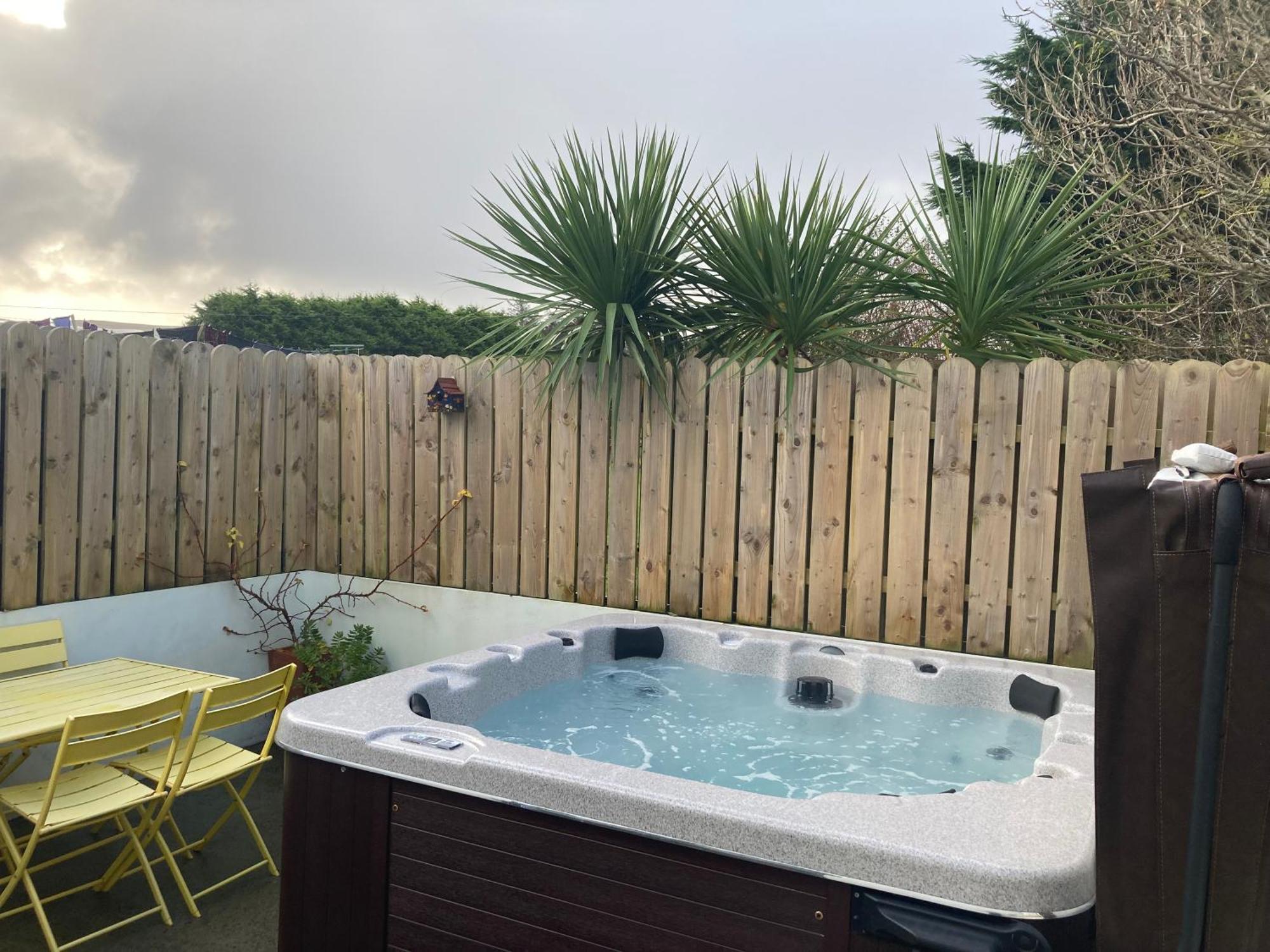 The Birdhouse With Hot Tub *